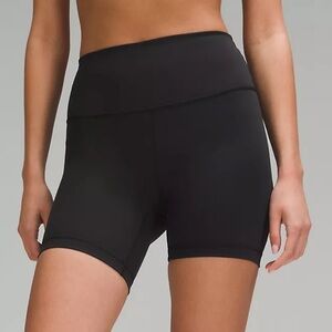 Lululemon wonder train biker shorts - size 4